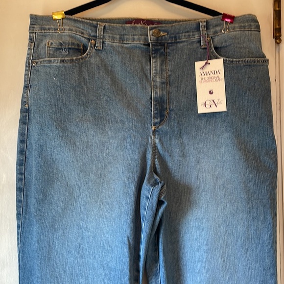 Gloria Vanderbilt Amanda, Original Slimming Jean, Light Wash Denim - Picture 2 of 11